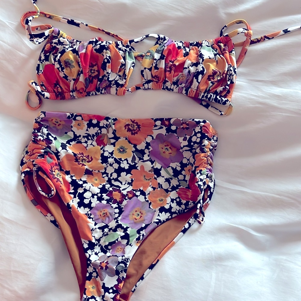 L Space✨ Sungazer Bikini Top & Bottom Set. Price is firm no offers - Picture 9 of 11